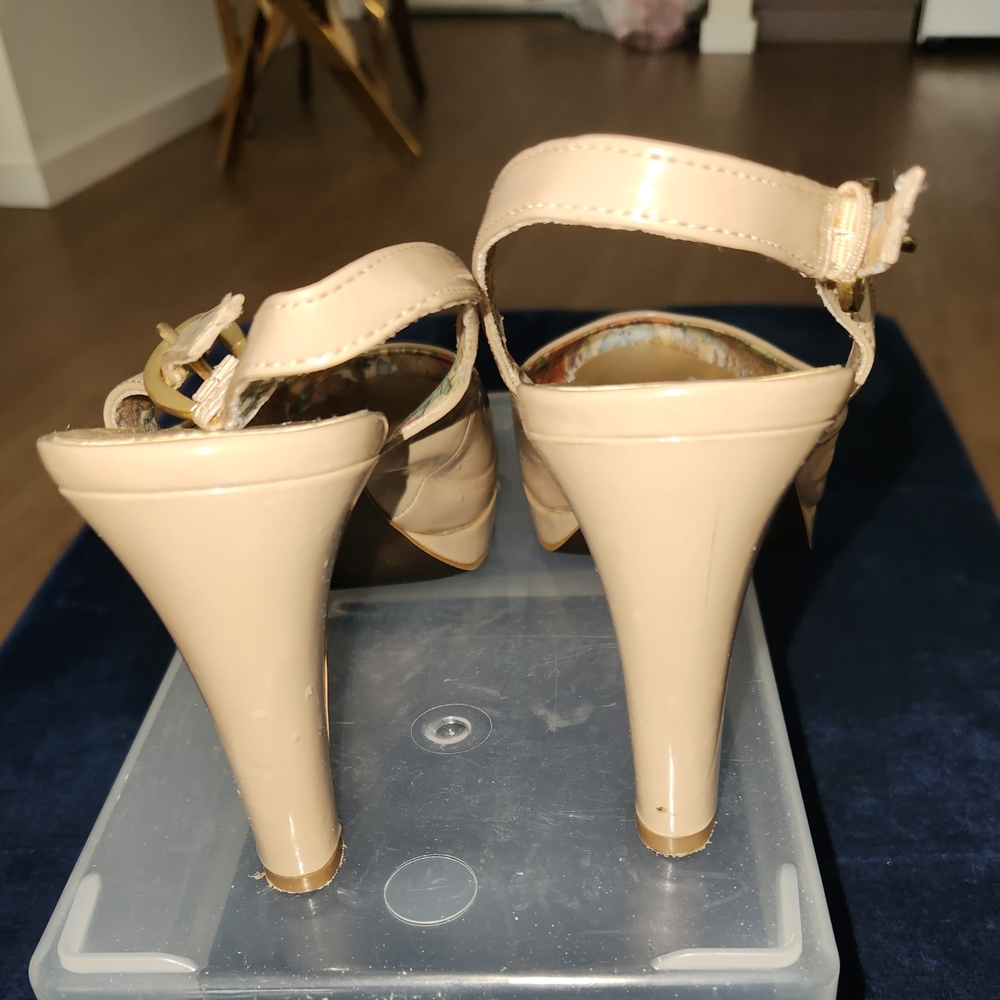 Tahari ASL Tan Stiletto Heels Slingback